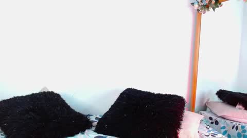 Snapshot of jules_n_gia chatting on December 2024 03:24:02 PM Jules and Gia online show from December 2024 03:24:02 PM