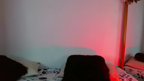 Snapshot of jules_n_gia chatting on December 2024 11:37:02 AM Jules and Gia online show from December 2024 11:37:02 AM