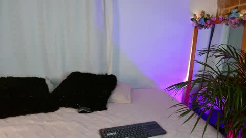 Snapshot of jules_n_gia chatting on January 2025 11:01:02 PM Jules and Gia online show from January 2025 11:01:02 PM