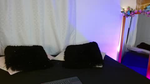 Snapshot of jules_n_gia chatting on January 2025 11:43:02 AM Jules and Gia online show from January 2025 11:43:02 AM