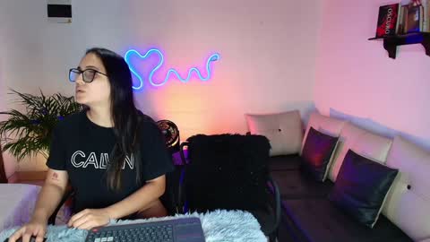 Snapshot of jules_n_gia chatting on January 2025 11:45:01 PM Jules and Gia online show from January 2025 11:45:01 PM