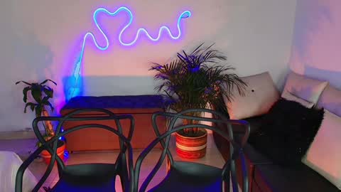 Snapshot of jules_n_gia chatting on February 2025 04:43:01 PM Jules and Gia online show from February 2025 04:43:01 PM