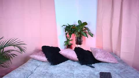 Snapshot of jules_n_gia chatting on October 2025 10:02:01 AM Jules and Gia online show from October 2025 10:02:01 AM