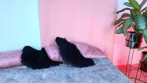 Snapshot of jules_n_gia chatting on October 2025 10:15:01 AM Jules and Gia online show from October 2025 10:15:01 AM