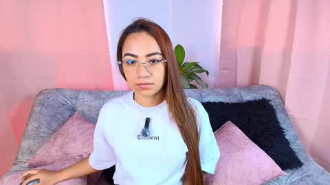 Snapshot of jules_n_gia chatting on October 2025 03:47:02 PM Jules and Gia online show from October 2025 03:47:02 PM