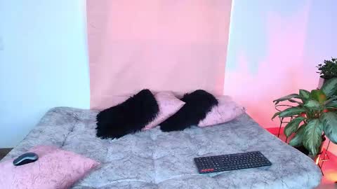 Snapshot of jules_n_gia chatting on October 2025 06:46:02 PM Jules and Gia online show from October 2025 06:46:02 PM