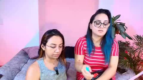 Snapshot of jules_n_gia chatting on November 2025 06:01:02 PM Jules and Gia online show from November 2025 06:01:02 PM