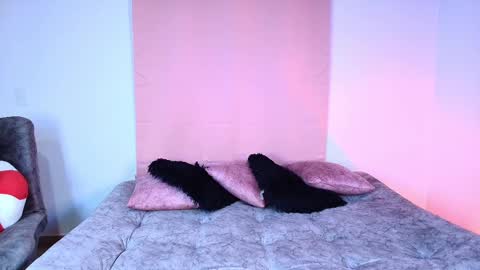 Snapshot of jules_n_gia chatting on November 2025 09:20:02 AM Jules and Gia online show from November 2025 09:20:02 AM