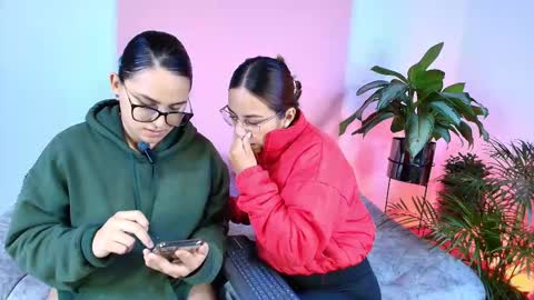 Snapshot of jules_n_gia chatting on December 2025 07:10:02 PM Jules and Gia online show from December 2025 07:10:02 PM