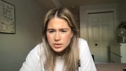 Snapshot of julessummers chatting on December 2025 07:41:02 PM julessummers online show from December 2025 07:41:02 PM