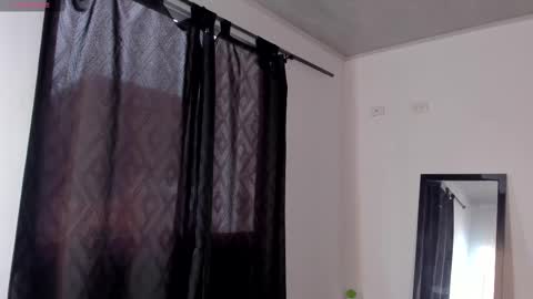 Juli Modelo Independiente online show from March 2025 04:17:02 PM