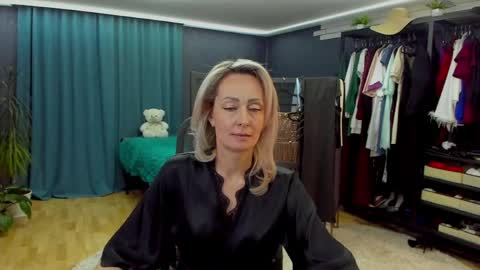 julia__cherry_ online show from March 2026 03:12:01 PM