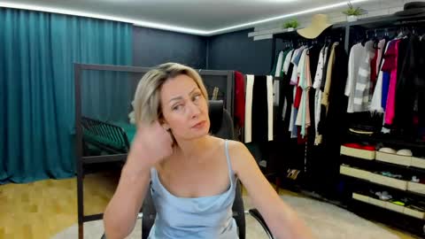 Snapshot of julia__cherry_ chatting on May 2026 02:33:02 PM julia__cherry_ online show from May 2026 02:33:02 PM