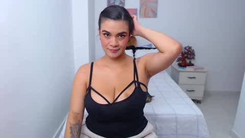 Snapshot of julia_gray_ chatting on February 2025 06:47:02 PM julia online show from February 2025 06:47:02 PM