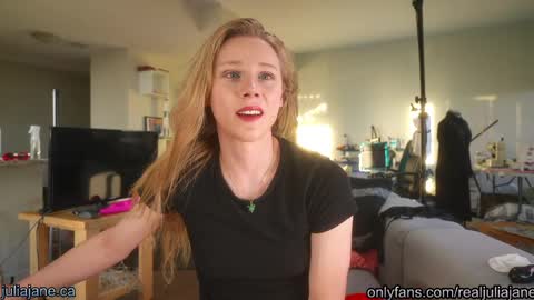 Julia Jane online show from May 2026 02:08:02 AM