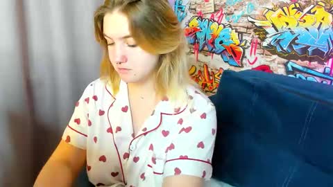 Julia Jips online show from October 2025 01:28:01 AM