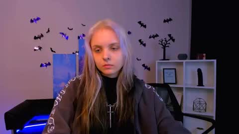 Julia  online show from December 2024 10:28:02 AM