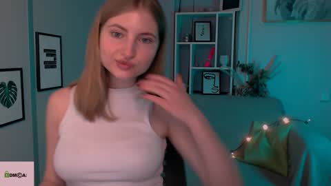 Julia  online show from December 2024 11:26:02 PM