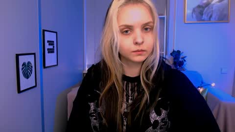 Julia  online show from January 2025 10:32:02 AM