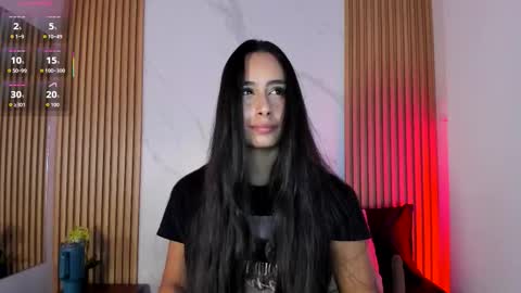 J U L IA   M A R T I N E Z online show from February 2026 11:38:02 AM