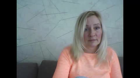 Snapshot of julia_mee chatting on November 2025 07:57:01 AM Julia mee online show from November 2025 07:57:01 AM