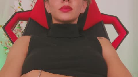 Snapshot of julia_roberts420 chatting on December 2024 06:28:01 AM Julia Schedule 10 pm to 4 am GTM-5 online show from December 2024 06:28:01 AM