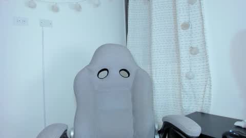 julia_strauns online show from December 2024 06:37:02 AM