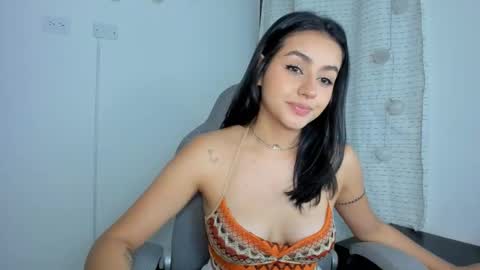 julia_strauns online show from February 2025 08:38:01 AM