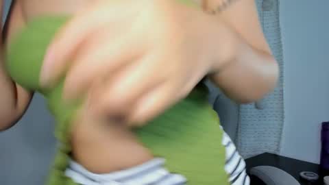 julia_strauns online show from March 2025 05:11:01 AM