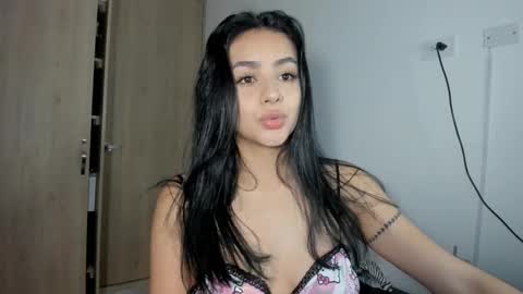 julia_strauns online show from November 2025 03:17:02 AM