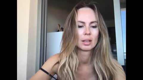 julialemilf online show from May 2026 10:21:02 AM