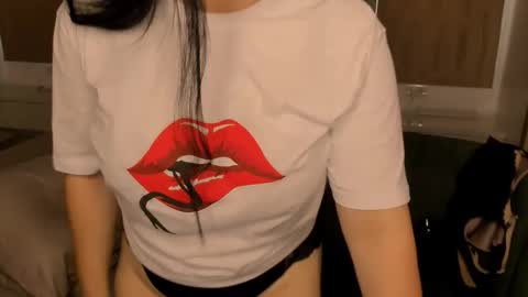 Snapshot of juliamillss chatting on November 2025 12:21:02 AM juliamillss online show from November 2025 12:21:02 AM