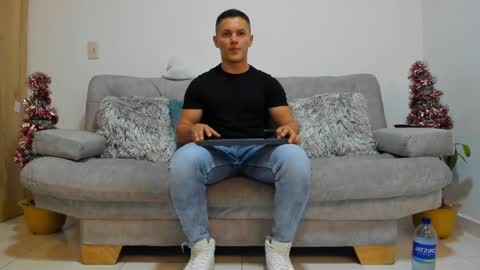 julian_wallace online show from December 2024 02:23:01 AM