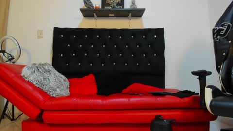 julian_wallace online show from February 2025 03:09:01 PM