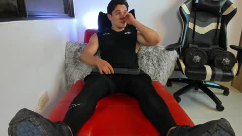 julian_wallace online show from April 2026 10:25:02 PM