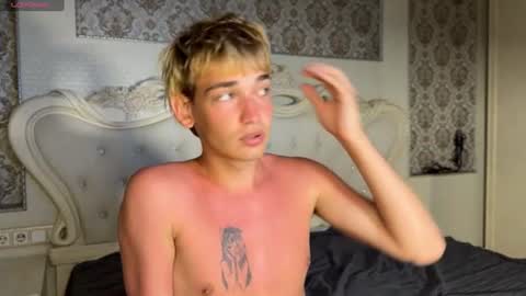 Snapshot of julian_win chatting on August 2026 04:53:01 PM Eren online show from August 2026 04:53:01 PM