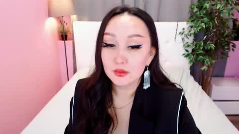 Julianna online show from February 2025 07:56:01 PM