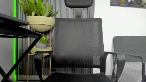 Julian online show from March 2026 12:23:02 PM