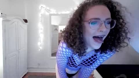 juliasometimes online show from December 2025 04:56:01 PM