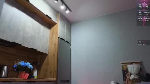 julidropp online show from February 2025 06:13:02 PM