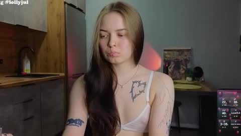 julidropp online show from March 2025 08:00:02 PM