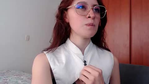 Snapshot of julie_autmn_ chatting on November 2025 06:18:01 PM yules online show from November 2025 06:18:01 PM