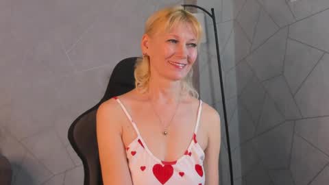 Julie Lucasss online show from April 2026 12:46:02 AM