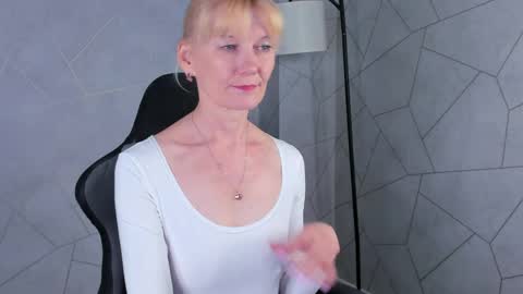 Julie Lucasss online show from May 2026 12:19:02 AM