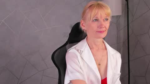 Julie Lucasss online show from May 2026 11:23:04 PM