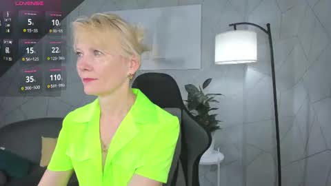 Snapshot of julie_lucasss chatting on June 2026 11:46:02 PM Julie Lucasss online show from June 2026 11:46:02 PM