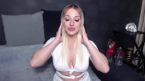 julia online show from November 2025 11:38:01 PM