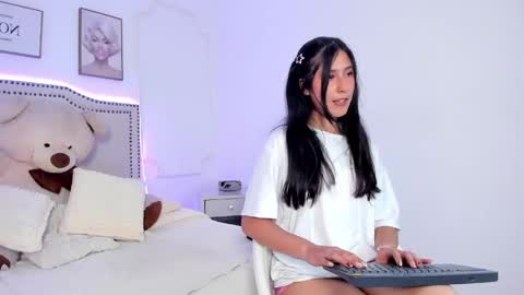 juliee_ross online show from May 2026 01:06:01 PM