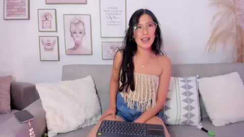juliee_ross online show from June 2026 01:37:01 PM