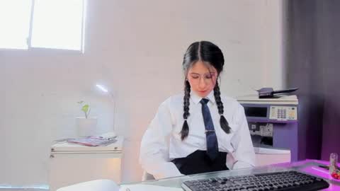 juliee_ross online show from June 2026 01:21:01 PM